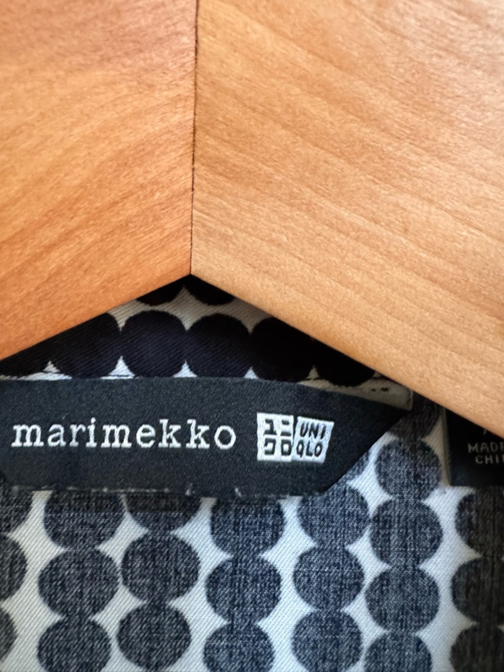 Marimekko x Uniqlo Black and Ivory Mod Dot Patterned Blouse. Size XS - Picture 5 of 7